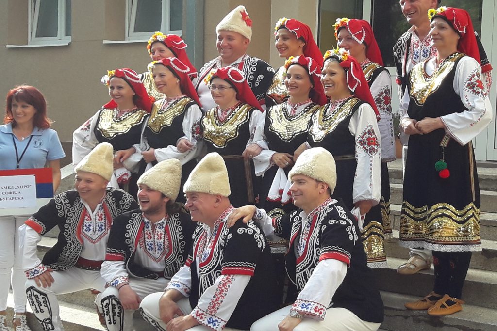 Игра коло и старо и младо